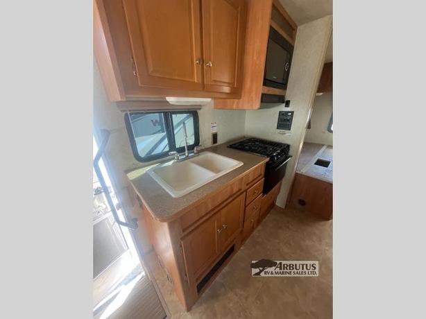 Used 2008 Winnebago Access 24V image 7