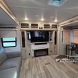 Used 2022 Forest River RV Rockwood Signature Ultra Lite 8324SB thumbnail image 1