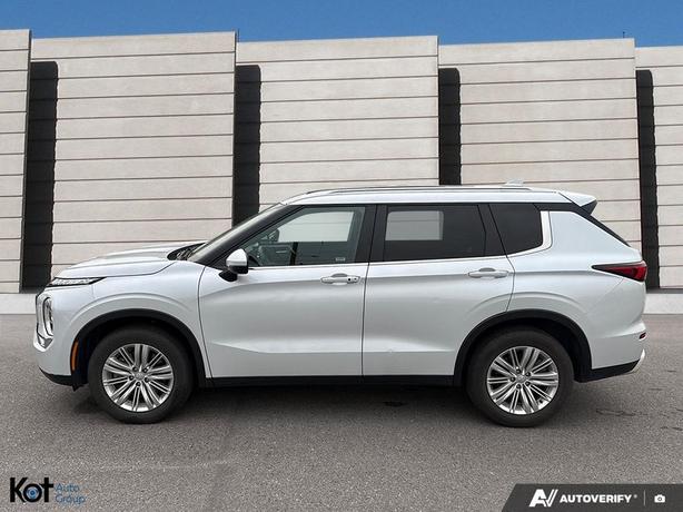 2024 Mitsubishi Outlander SE image 3