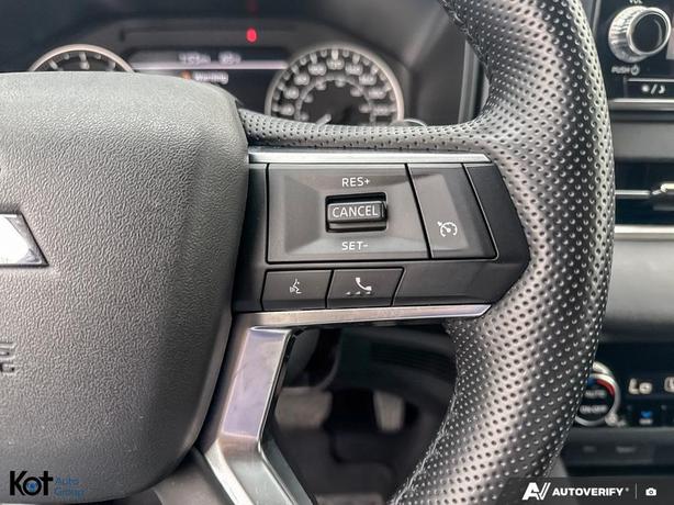 2024 Mitsubishi Outlander SE image 8