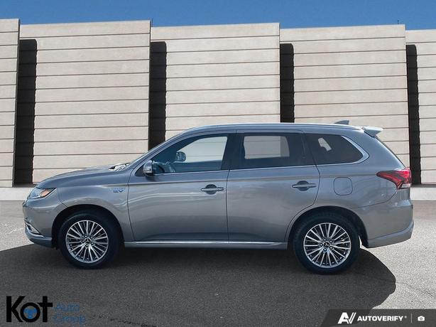 2020 Mitsubishi Outlander PHEV Base SUNROOF! BLUETOOTH! LEATHER SEATS! image 3