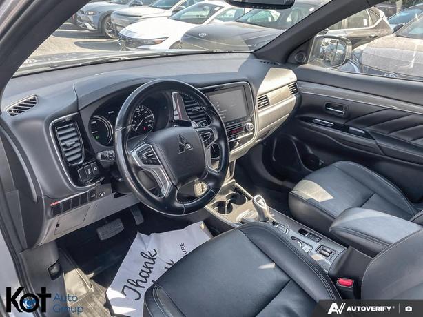 2020 Mitsubishi Outlander PHEV Base SUNROOF! BLUETOOTH! LEATHER SEATS! image 6