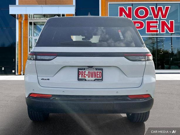 2024 Jeep Grand Cherokee Altitude 4x4  | Heated Seats! image 5