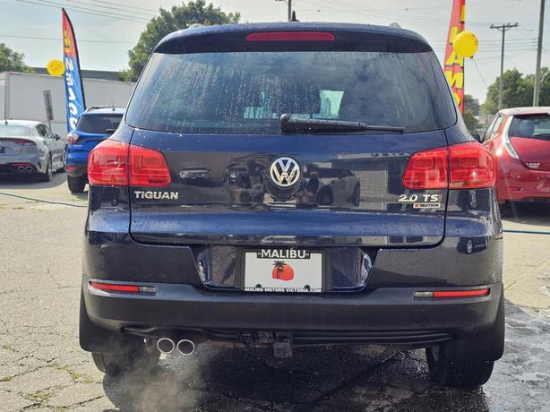 2017 Volkswagen Tiguan 4MOTION 4dr Wolfsburg Edition image 3