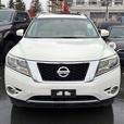 2014 Nissan Pathfinder Platinum 4WD | No Reported Accidents! thumbnail image 2