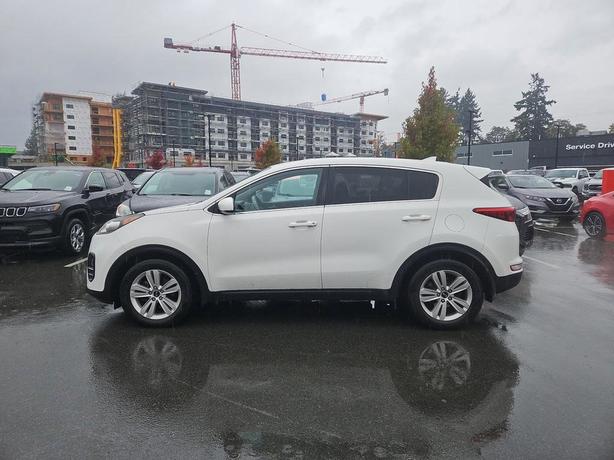 2017 Kia Sportage LX FWD | Heated Seats | Bluetooth! image 3