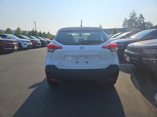 2020 Nissan Kicks S FWD Sport Utility | Back-Up Camera | One Owner! image 5