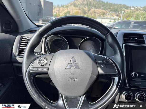 2021 Mitsubishi RVR SE image 6