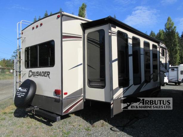 Used 2015 Prime Time RV Crusader 322RES image 6