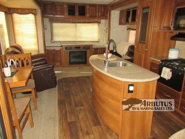 Used 2015 Prime Time RV Crusader 322RES image 7