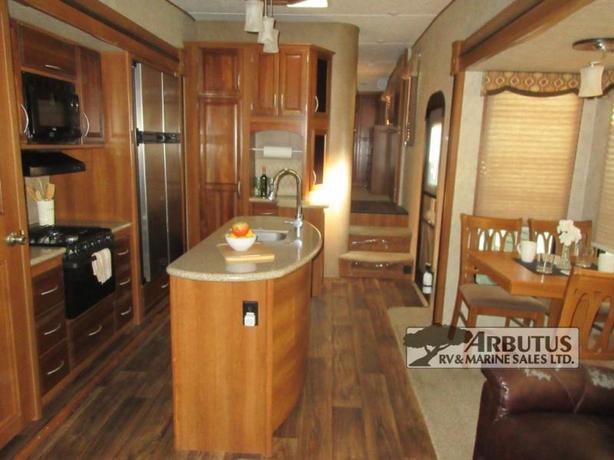Used 2015 Prime Time RV Crusader 322RES image 8