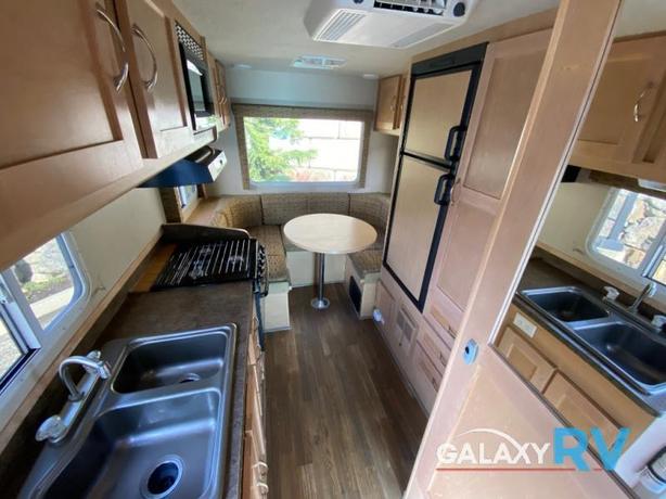 Used 2011 Adventurer 19RD image 7