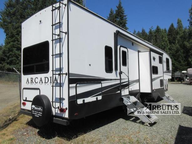 Used 2022 Keystone RV Arcadia 3940LT image 5