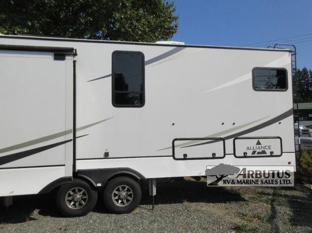 Used 2023 Alliance RV Paradigm 385FL image 5