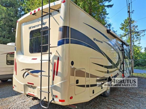 Used 2015 Thor Motor Coach Windsport 34J image 4