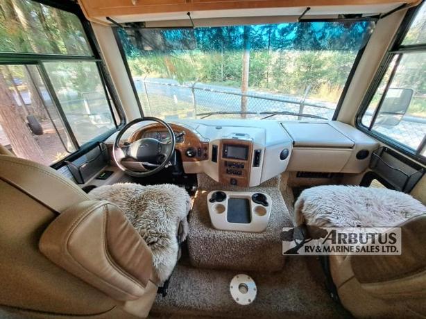 Used 2015 Thor Motor Coach Windsport 34J image 6