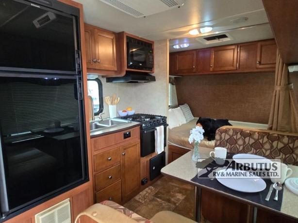 Used 2014 R-Vision Trail-Lite Crossover 189QB image 5