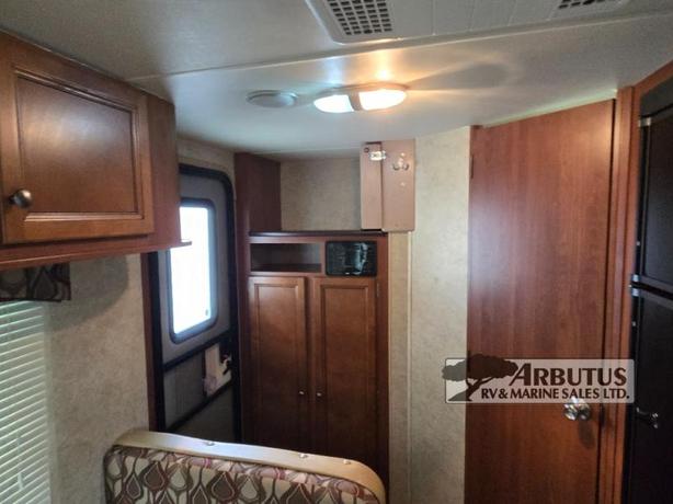 Used 2014 R-Vision Trail-Lite Crossover 189QB image 6
