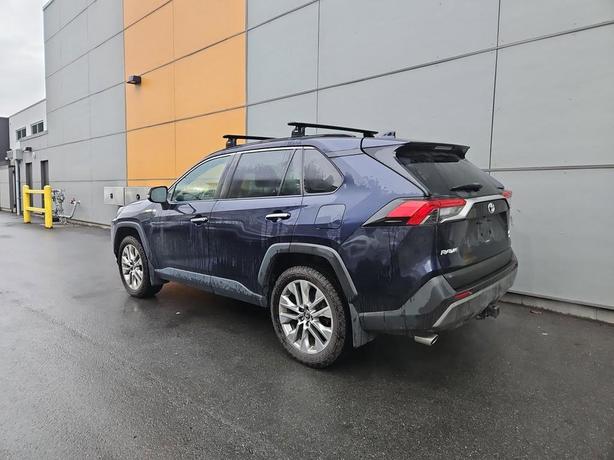 2019 Toyota RAV4 Limited AWD | No Reported Accidents! image 4