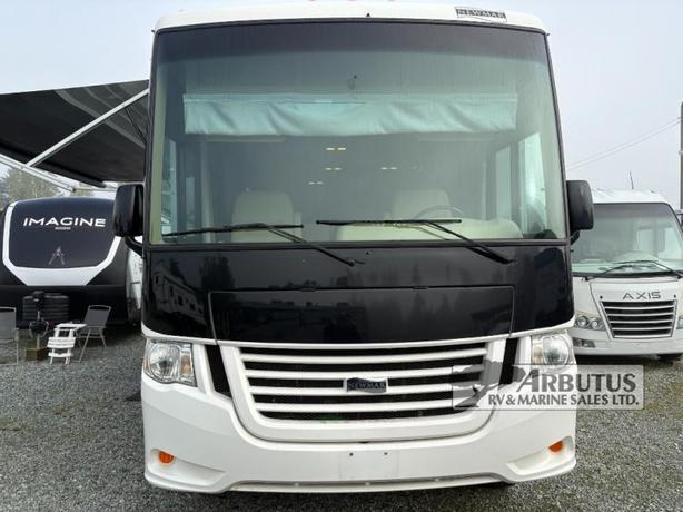 Used 2013 Newmar Bay Star Sport 3310 image 2