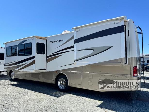 Used 2010 Thor Motor Coach Hurricane 34B image 3