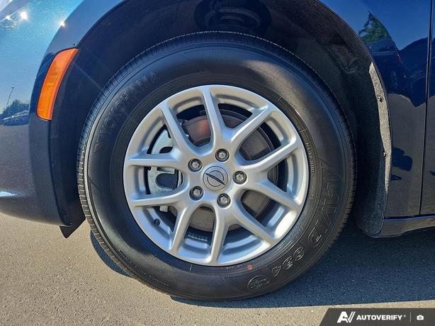 2024 Chrysler Pacifica Touring-L FWD | Blind Spot Monitor | Bluetooth Connectivi image 6