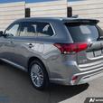 2020 Mitsubishi Outlander PHEV Base SUNROOF! BLUETOOTH! LEATHER SEATS! thumbnail image 4
