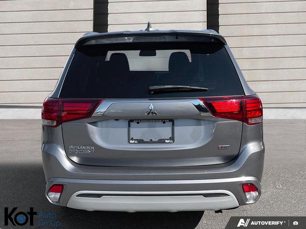 2020 Mitsubishi Outlander PHEV Base SUNROOF! BLUETOOTH! LEATHER SEATS! image 5