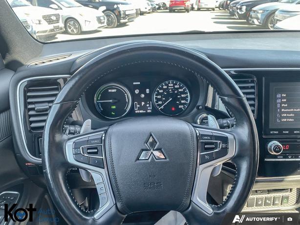 2020 Mitsubishi Outlander PHEV Base SUNROOF! BLUETOOTH! LEATHER SEATS! image 7