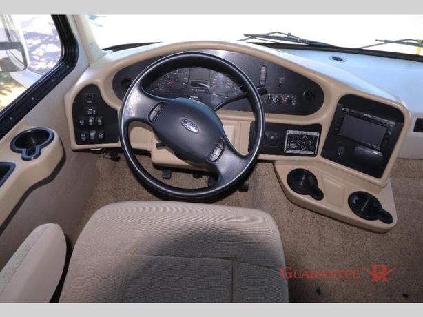 Used 2012 Thor Motor Coach Daybreak 34SS image 7