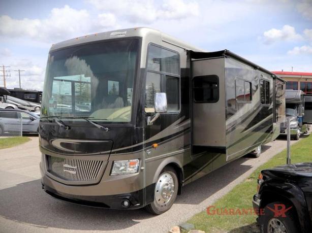 Used 2014 Newmar Canyon Star 3953 image 3