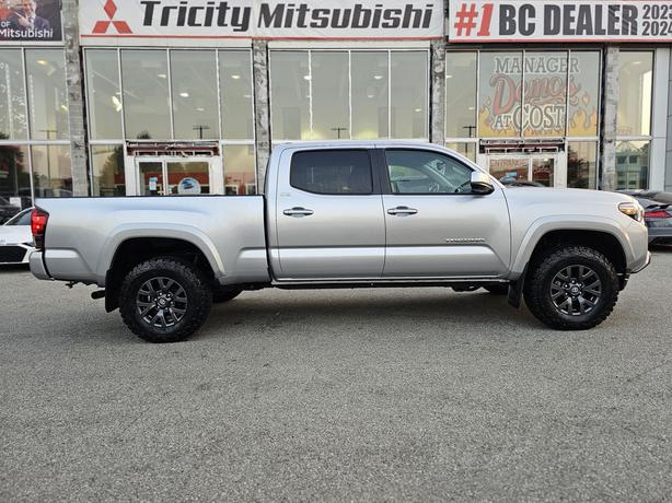 2022 Toyota Tacoma SR5 - One Owner, No Accidents, Heated Seats image 4