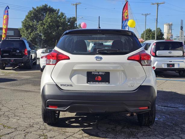 2019 Nissan Kicks SV FWD image 3