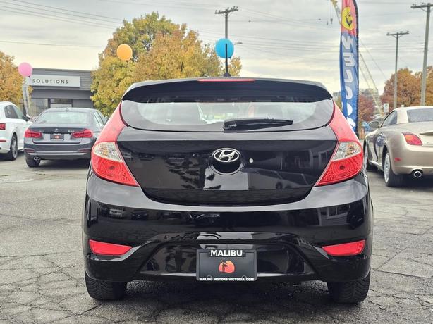 2017 Hyundai Accent 5dr HB Auto SE image 3