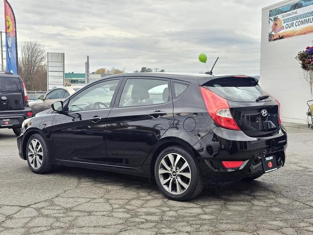 2017 Hyundai Accent 5dr HB Auto SE image 4