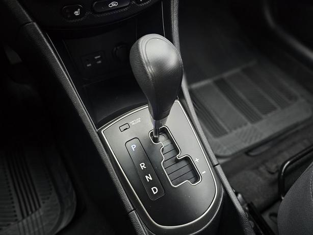 2017 Hyundai Accent 5dr HB Auto SE image 7