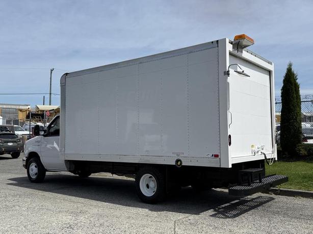 2018 Ford E-450 XL Super Duty 16 Foot Cube Van image 7