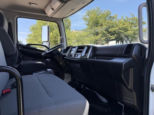 2020 Hino 258 24-Foot Diesel Cube Van with Power Tail Gate image 8