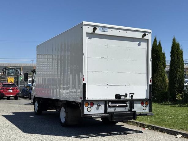 2012 Isuzu NPR HD 16 Foot Cube Van With Ramp image 8