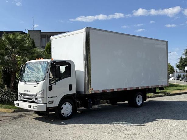 2019 Isuzu NQR 20-Foot Cube Van Box Truck Diesel image 5