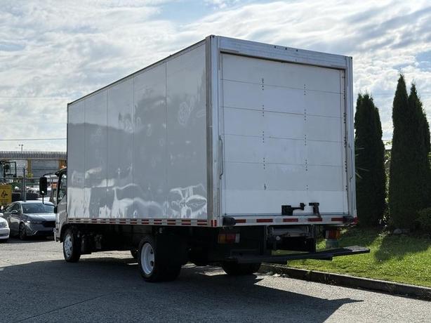 2019 Isuzu NQR 20-Foot Cube Van Box Truck Diesel image 8