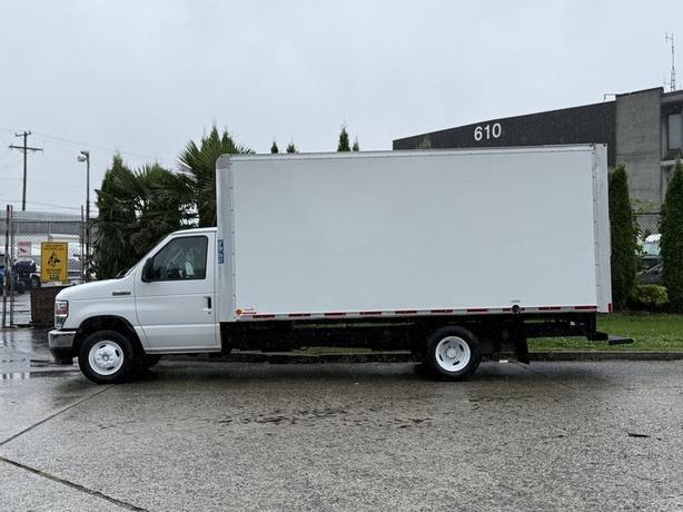 2022 Ford Econoline E-450 Super Duty 16-Foot Cube Van Box Truck with Loading Ram image 5
