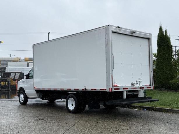 2022 Ford Econoline E-450 Super Duty 16-Foot Cube Van Box Truck with Loading Ram image 6