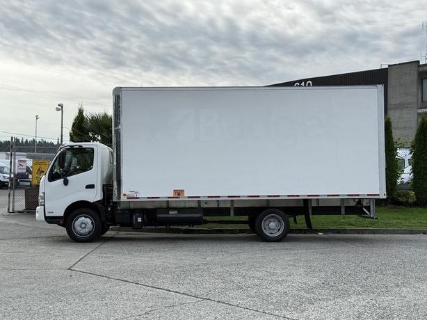 2020 Hino 195 20-Foot Diesel Cube Van Box Truck with Loading Ramp image 7