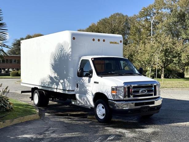 2021 Ford E-450 Super Duty 16-Foot Cube Van with Loading Ramp image 1