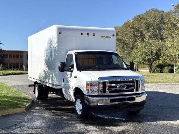 2021 Ford E-450 Super Duty 16-Foot Cube Van with Loading Ramp image 2