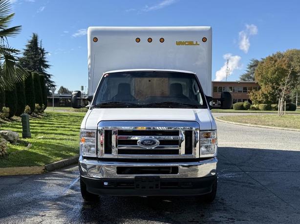 2021 Ford E-450 Super Duty 16-Foot Cube Van with Loading Ramp image 3