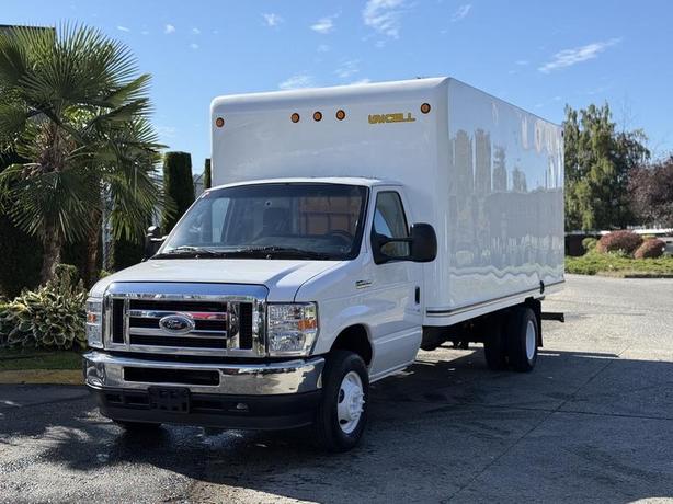 2021 Ford E-450 Super Duty 16-Foot Cube Van with Loading Ramp image 4