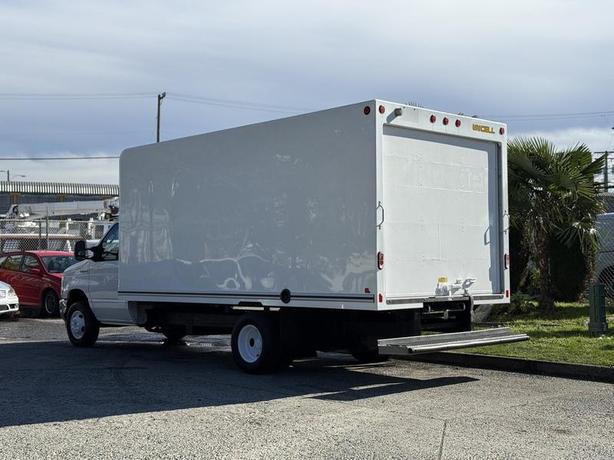 2021 Ford E-450 Super Duty 16-Foot Cube Van with Loading Ramp image 7
