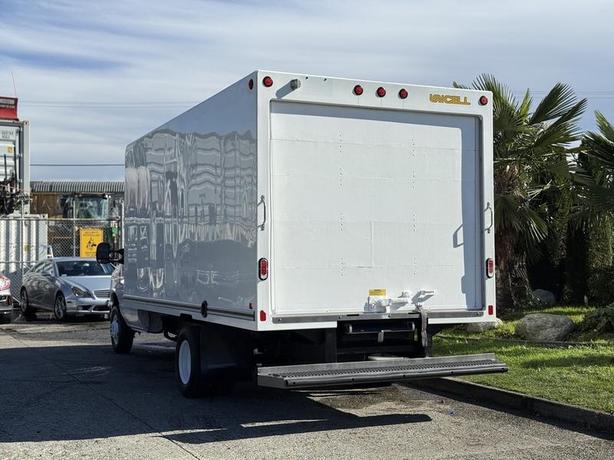 2021 Ford E-450 Super Duty 16-Foot Cube Van with Loading Ramp image 8